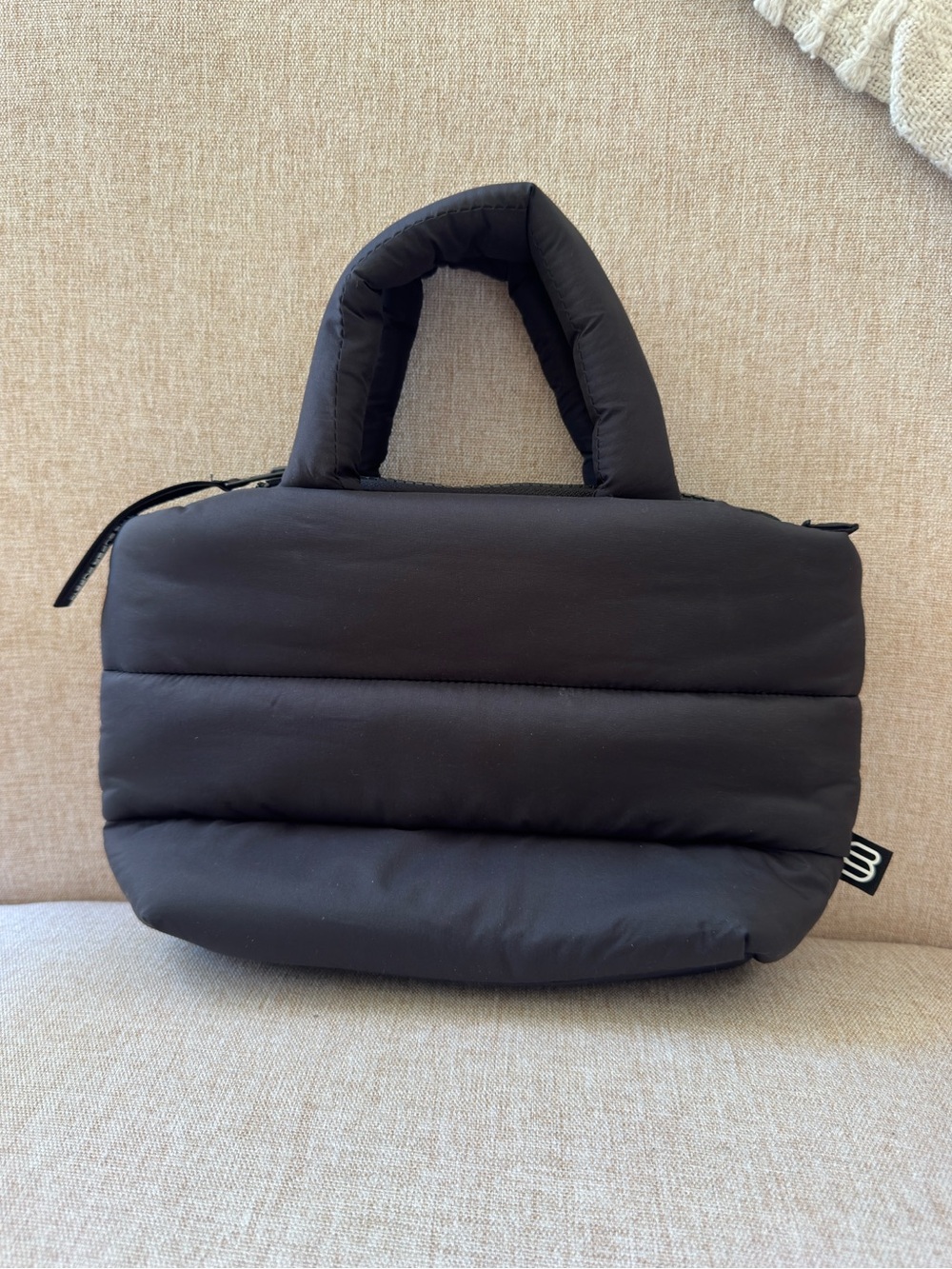 Aritzia The Super Puff Mini Tote Bag Black cliMATTE Puffer - Picture 2 of 6